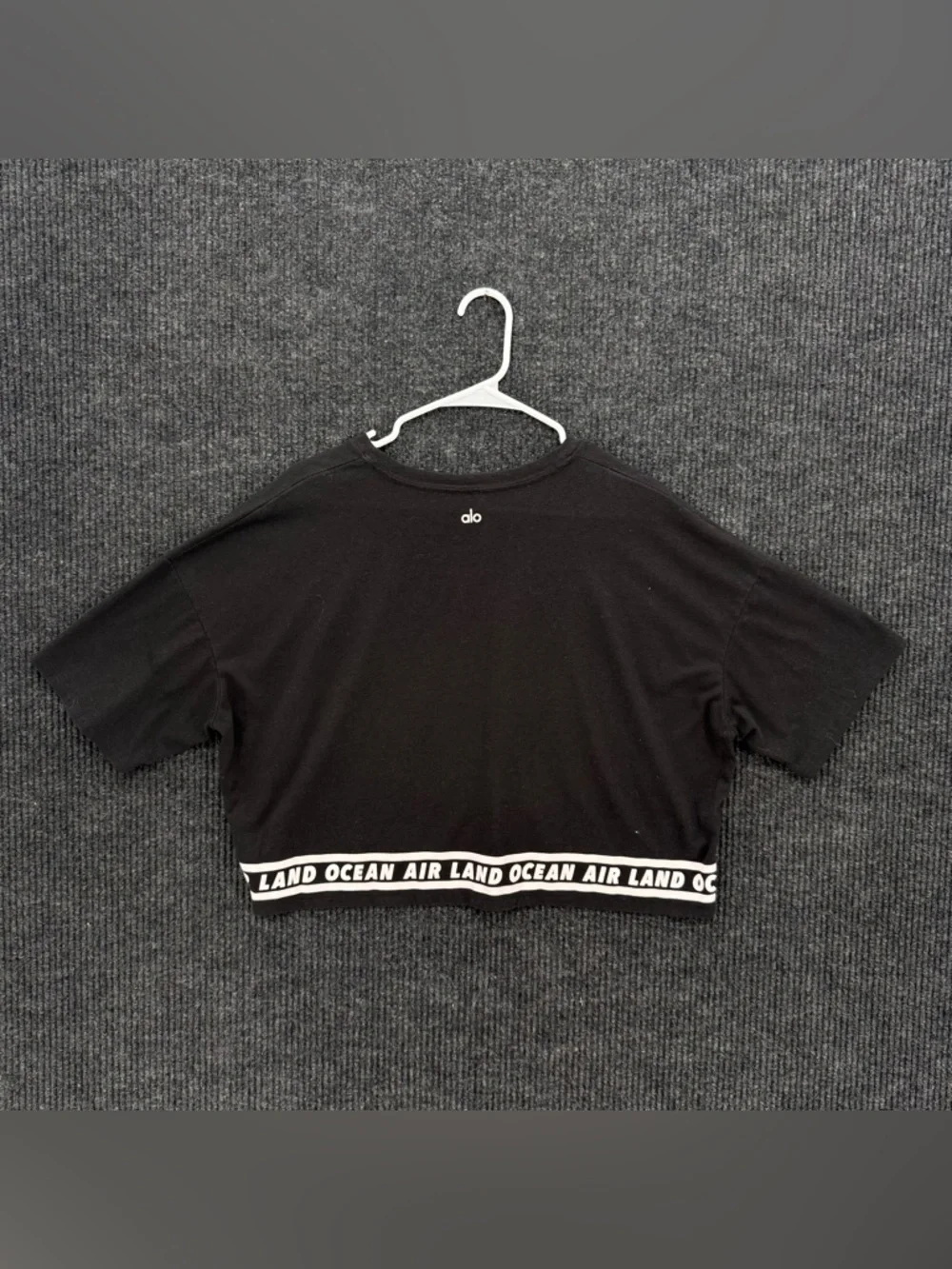 ALO Yoga black cropped